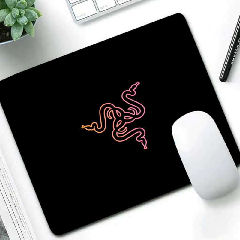 Razer Luxury Mouse Pad Anime G - Laptop Accessories For Programmers 리뷰 및 가격
